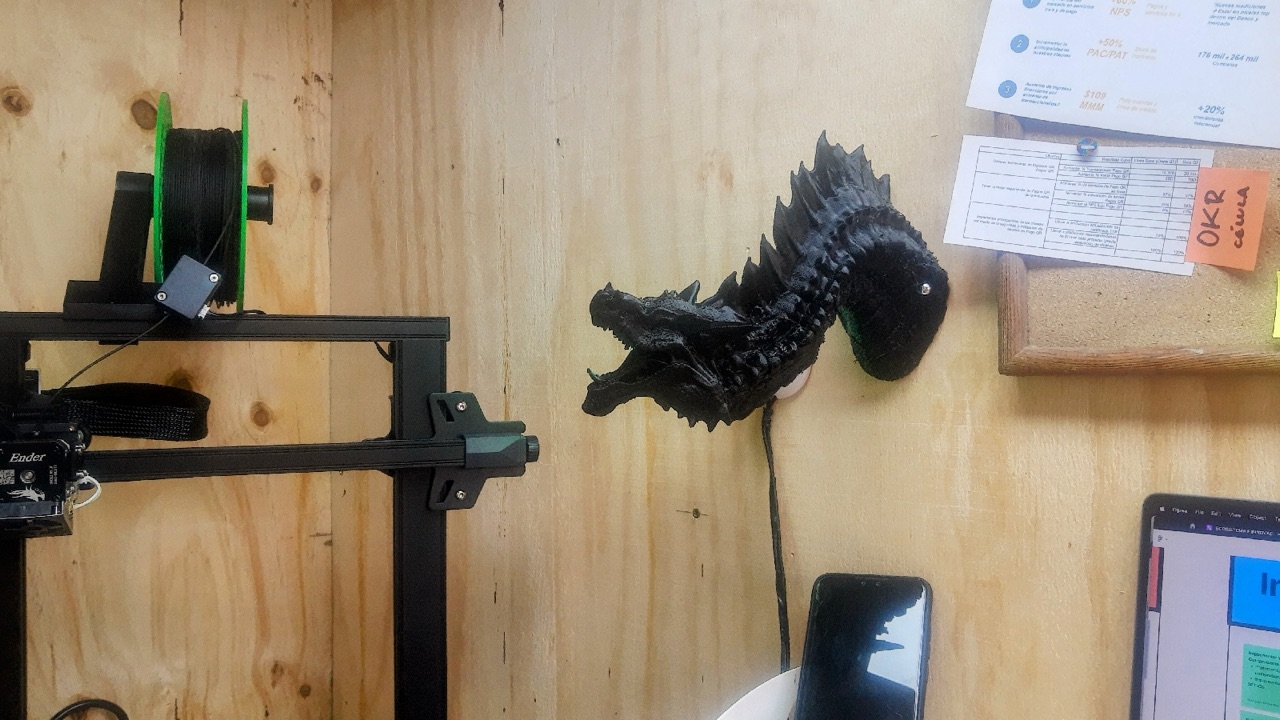Un Dragón Ilumina mi Taller: Creando una Pantalla de Luz